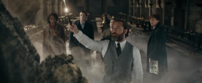 Jude Law as Albus Dumbledore and the cast of Fantastic Beasts