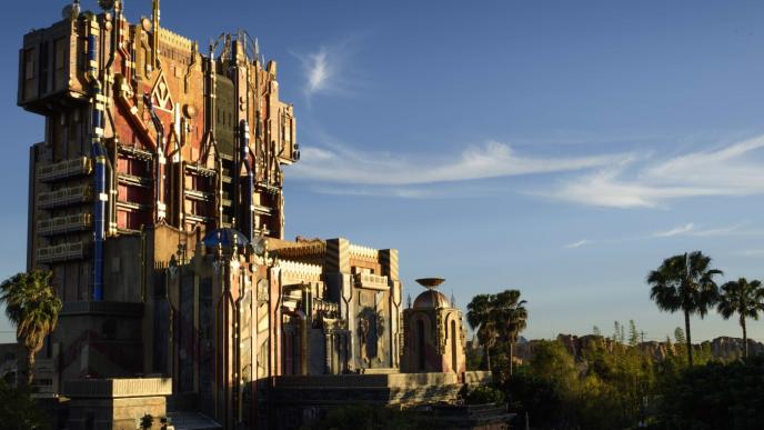 side view of the guardians of galaxy - mission: breakout drop tower dark ride attraction