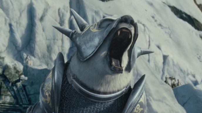 face close up of pansenbjorn polar bear iofur raknison in full headpiece and armour roaring