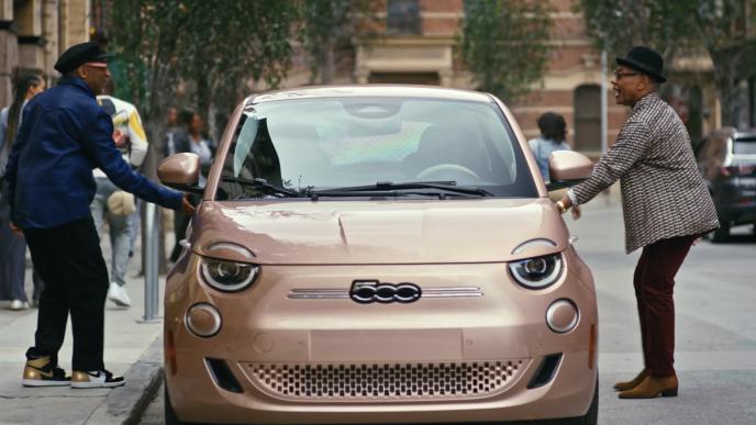 Spike Lee and Giancarlo Esposito open the doors to a Fiat 500e