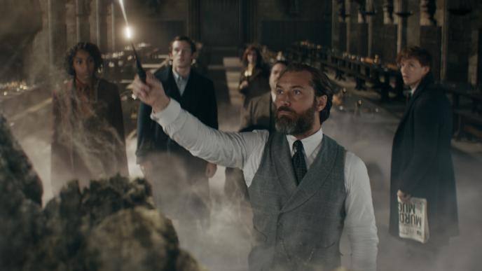 Jude Law as Albus Dumbledore and the cast of Fantastic Beasts