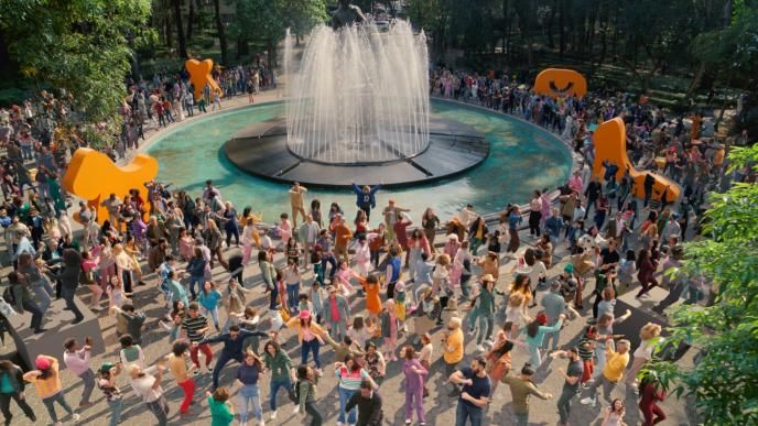 A large crowd of people in front of a fountain