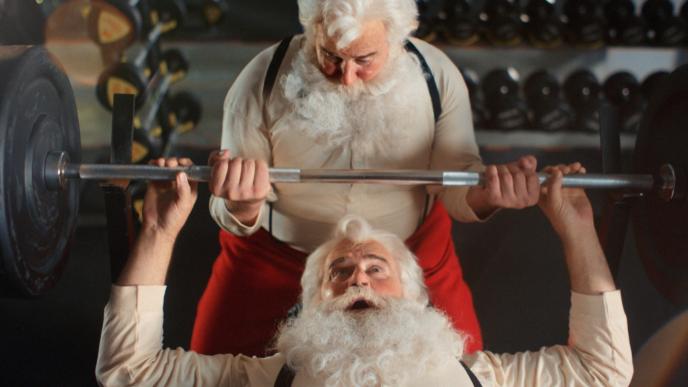Santas weightlifting 