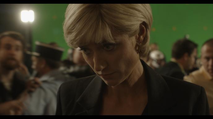 Elizabeth Debicki, playing Princess Diana behind the scenes against a green screen