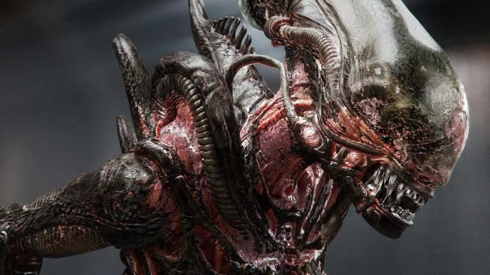 Detailed view of Alien from the Alien: Romulus film in front of a blurred background