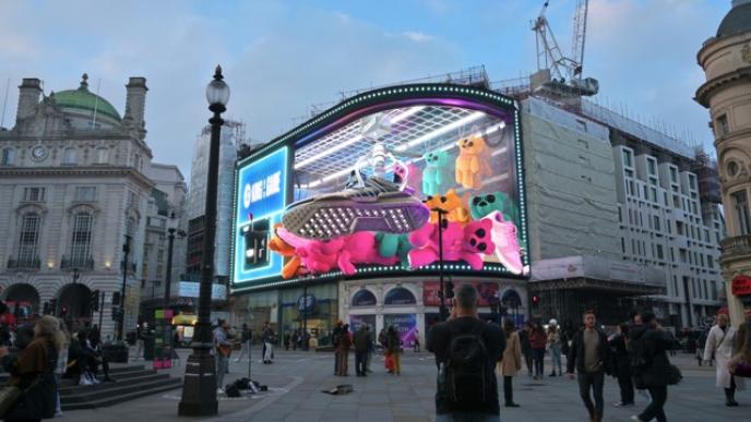 A photo of the screens a Piccadilly Circus showing 3D animated advertising.
