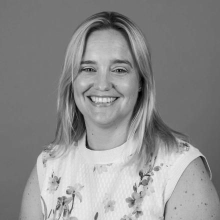 A black and white photo of Lizi Bedford